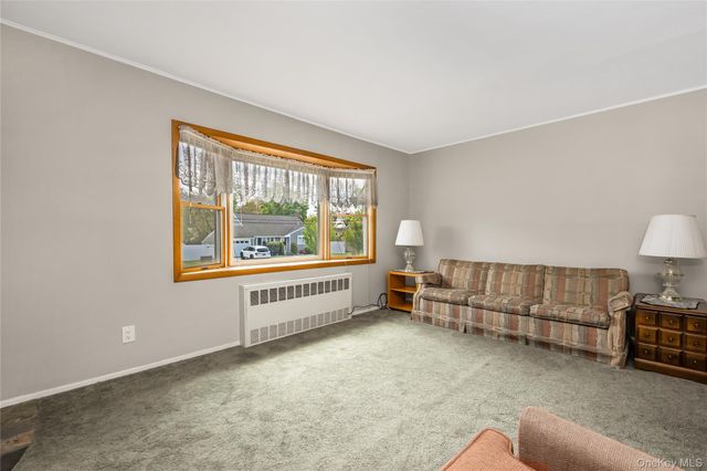 142 Elkton Lane, North Babylon, NY 11703