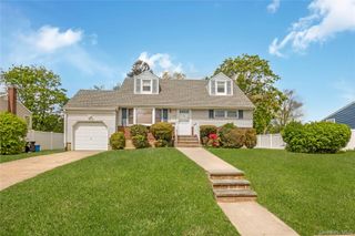 142 Elkton Lane, North Babylon, NY 11703