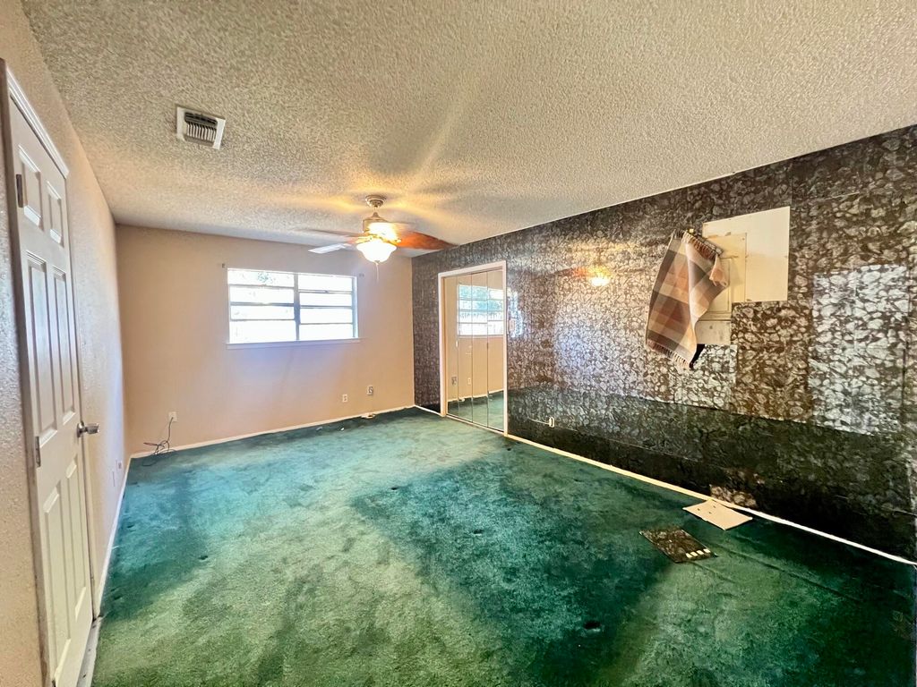Image 10 of property listing at 813 Stonewall Drive, San Angelo, TX 76905