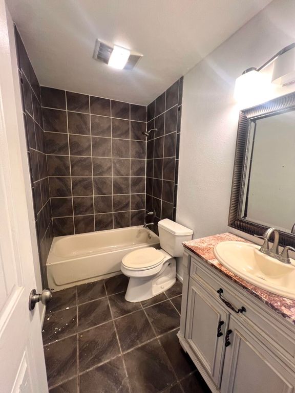Image 14 of property listing at 813 Stonewall Drive, San Angelo, TX 76905