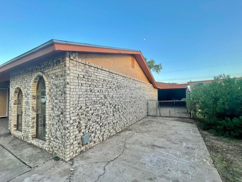 Image 2 of property listing at 813 Stonewall Drive, San Angelo, TX 76905