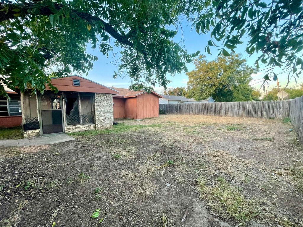 Image 4 of property listing at 813 Stonewall Drive, San Angelo, TX 76905
