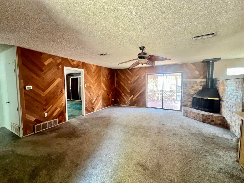 Image 5 of property listing at 813 Stonewall Drive, San Angelo, TX 76905