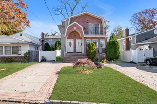 38 Sintsink Drive W, Port Washington, NY 11050