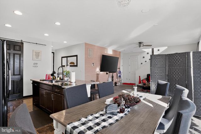 433 TOWN RUN LN, Stephens City, VA 22655