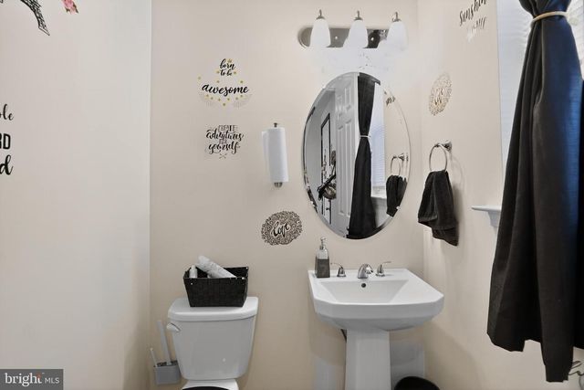 433 TOWN RUN LN, Stephens City, VA 22655