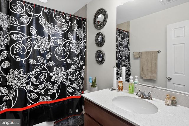 433 TOWN RUN LN, Stephens City, VA 22655