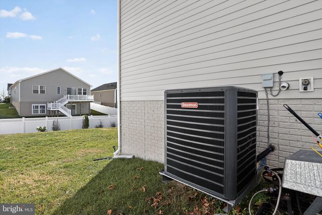 433 TOWN RUN LN, Stephens City, VA 22655