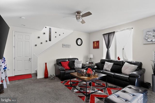 433 TOWN RUN LN, Stephens City, VA 22655