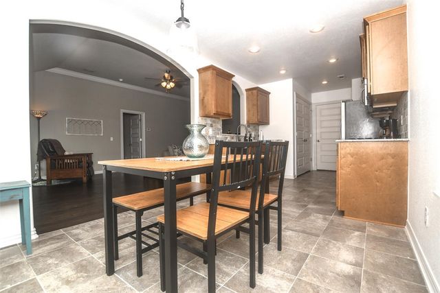 2102 N Wakefield Street, Siloam Springs, AR 72761