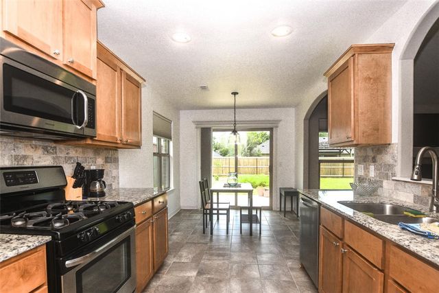 2102 N Wakefield Street, Siloam Springs, AR 72761
