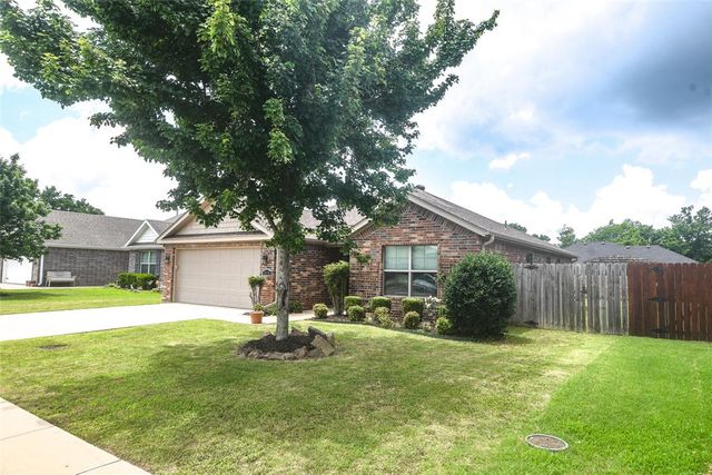 2102 N Wakefield Street, Siloam Springs, AR 72761