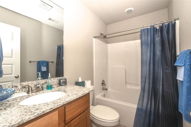 2102 N Wakefield Street, Siloam Springs, AR 72761