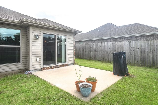2102 N Wakefield Street, Siloam Springs, AR 72761