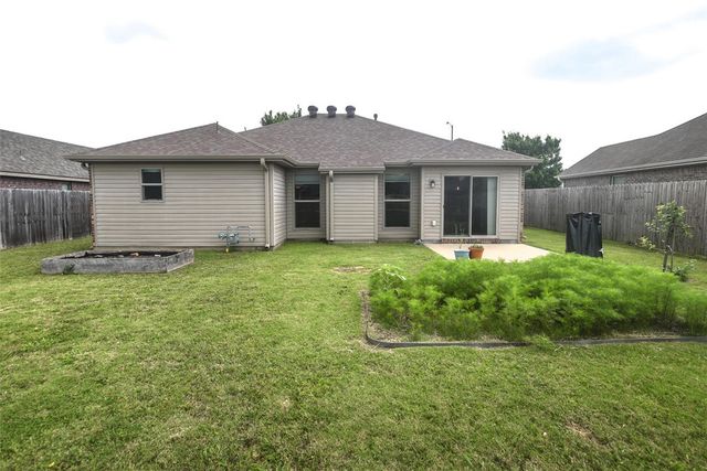 2102 N Wakefield Street, Siloam Springs, AR 72761