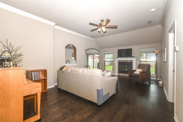 2102 N Wakefield Street, Siloam Springs, AR 72761
