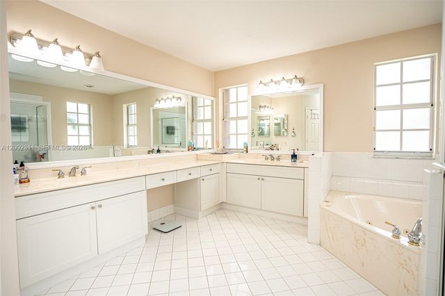 6772 NW 111th Avenue, Doral, FL 33178