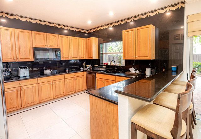 6772 NW 111th Avenue, Doral, FL 33178
