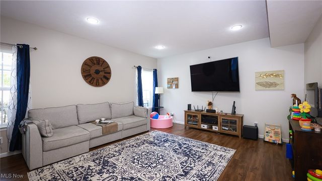 75 Glenwood Circle, Tallmadge, OH 44278