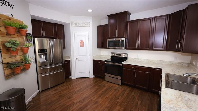 75 Glenwood Circle, Tallmadge, OH 44278