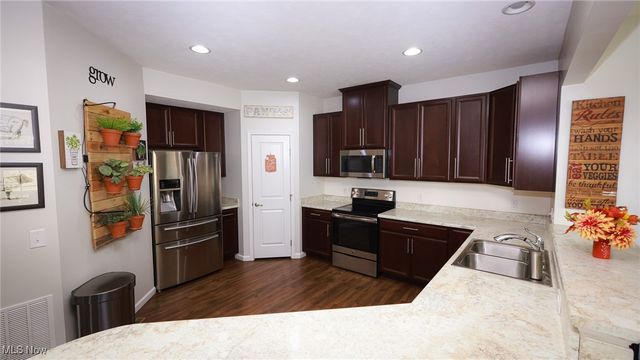 75 Glenwood Circle, Tallmadge, OH 44278