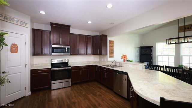 75 Glenwood Circle, Tallmadge, OH 44278