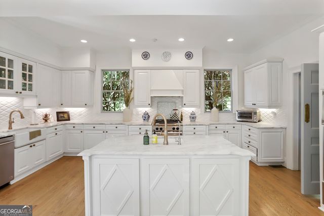 22 Sanford Drive, Newnan, GA 30263
