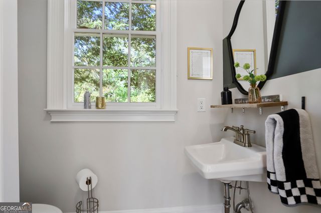22 Sanford Drive, Newnan, GA 30263