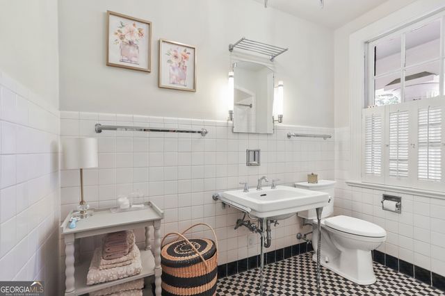 22 Sanford Drive, Newnan, GA 30263