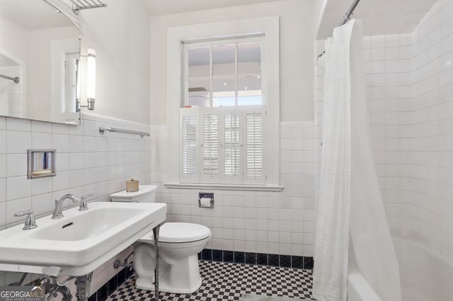 22 Sanford Drive, Newnan, GA 30263
