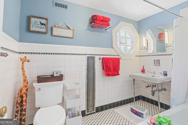 22 Sanford Drive, Newnan, GA 30263