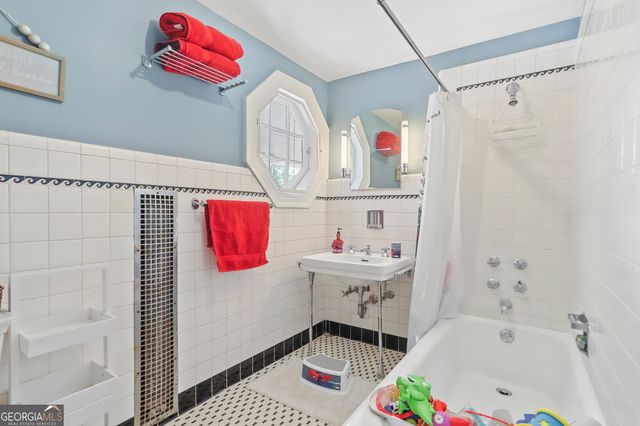 22 Sanford Drive, Newnan, GA 30263