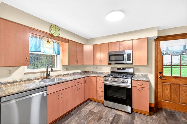 4632 Woodhill Dr, Munhall, PA 15120