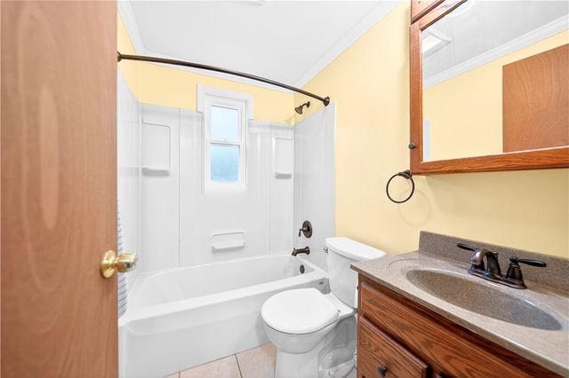 4632 Woodhill Dr, Munhall, PA 15120