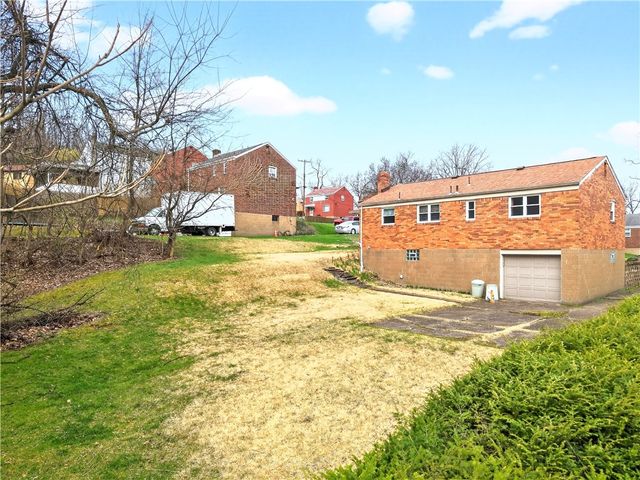 4632 Woodhill Dr, Munhall, PA 15120