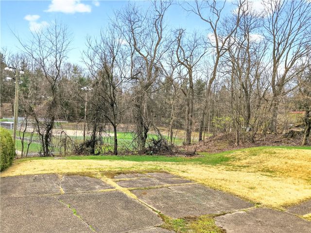 4632 Woodhill Dr, Munhall, PA 15120