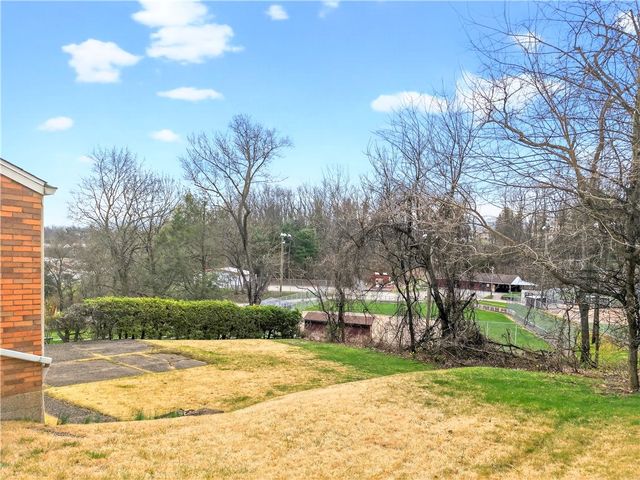 4632 Woodhill Dr, Munhall, PA 15120