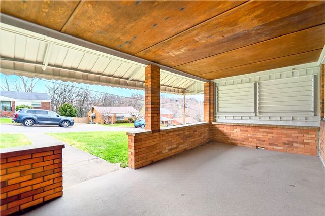 4632 Woodhill Dr, Munhall, PA 15120