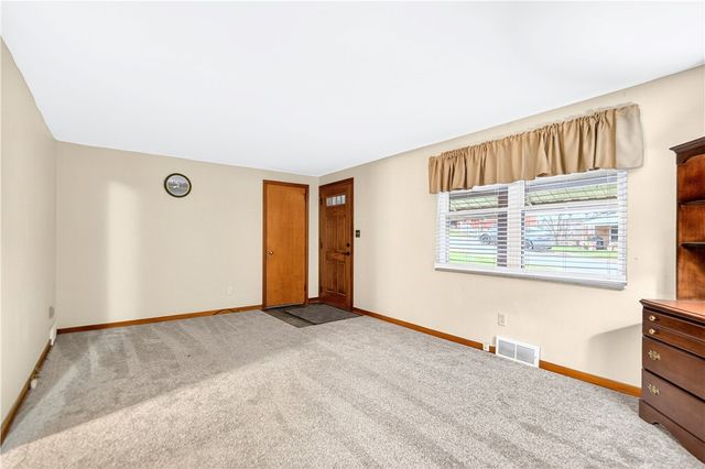 4632 Woodhill Dr, Munhall, PA 15120