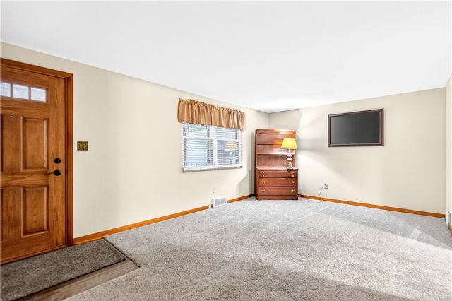 4632 Woodhill Dr, Munhall, PA 15120