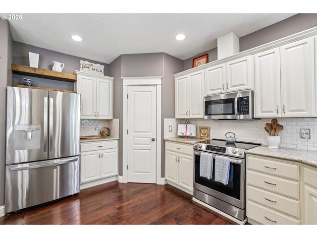 16562 OAK TREE Ter, Oregon City, OR 97045