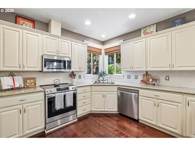 16562 OAK TREE Ter, Oregon City, OR 97045