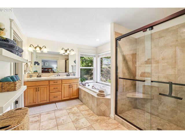 16562 OAK TREE Ter, Oregon City, OR 97045