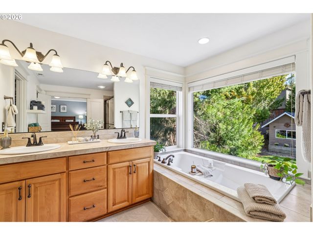 16562 OAK TREE Ter, Oregon City, OR 97045