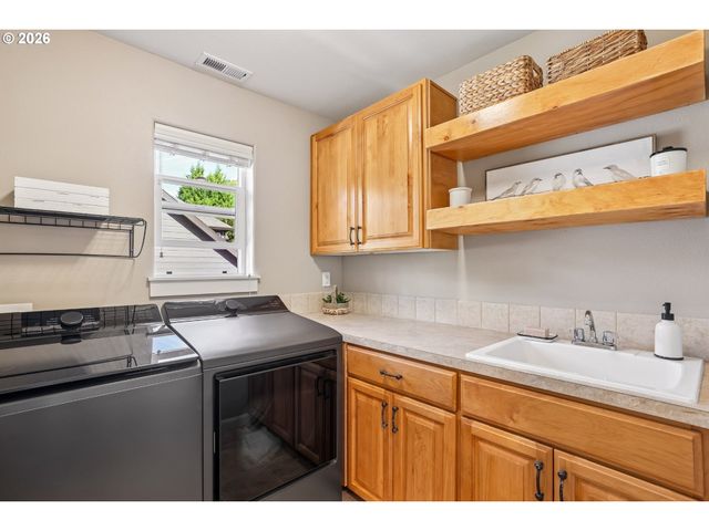 16562 OAK TREE Ter, Oregon City, OR 97045