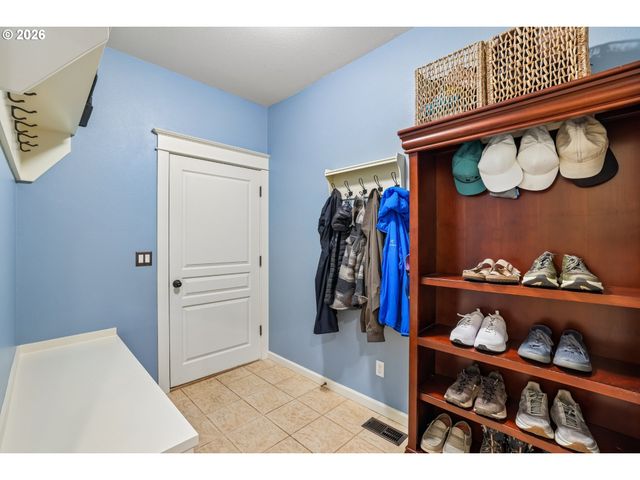 16562 OAK TREE Ter, Oregon City, OR 97045