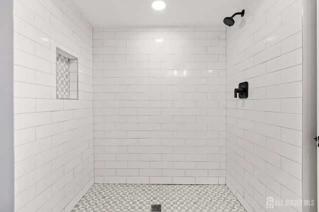 179 Fleet Avenue, Edison, NJ 08820