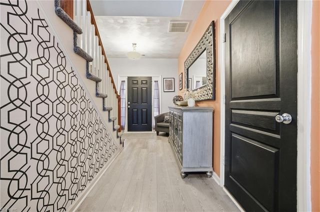 8 Rutland DR, Hampton, VA 23666