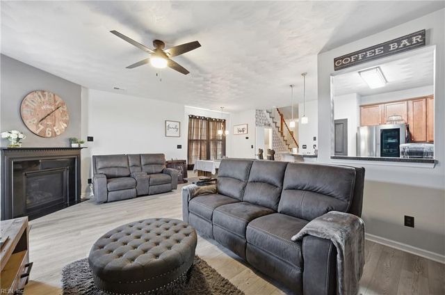 8 Rutland DR, Hampton, VA 23666