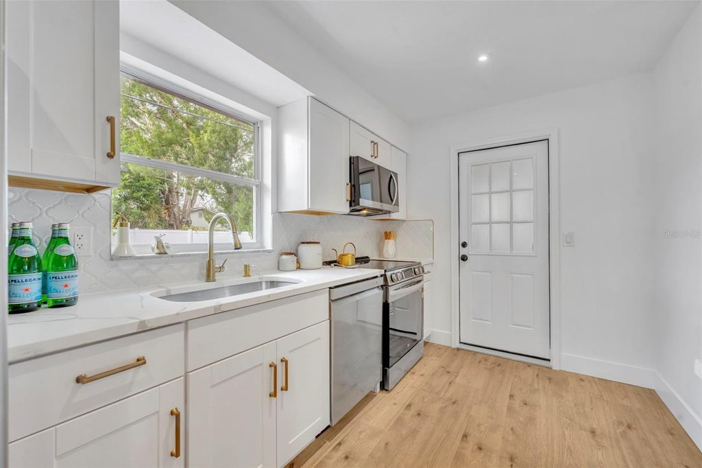 Image 14 of property listing at 2316 FLEET CIRCLE, Orlando, FL 32817